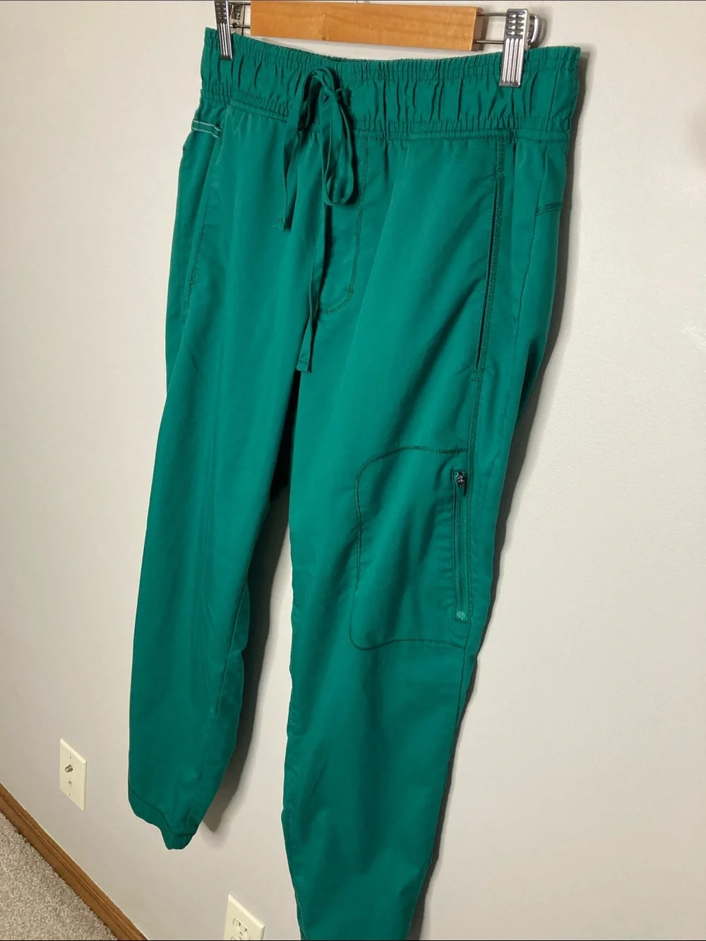 Women’s Revolution Hunter Green Elastic Waist Scrub Pants, Size Medium Short